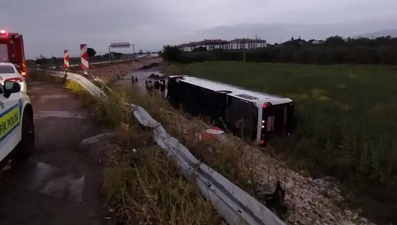 Manisa'da Yolcu Otobüsü Kazası: Hayatını Kaybeden Var mı?