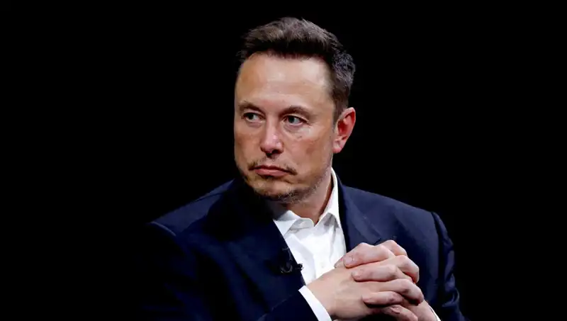Elon Musk, Robotların Cerrahları Geçeceği Tarihi Açıkladı!