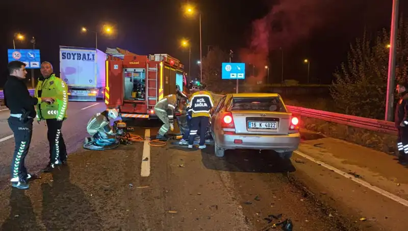 Kamyona Arkadan Çarpan Sürücü Hayat Mücadelesi Veriyor