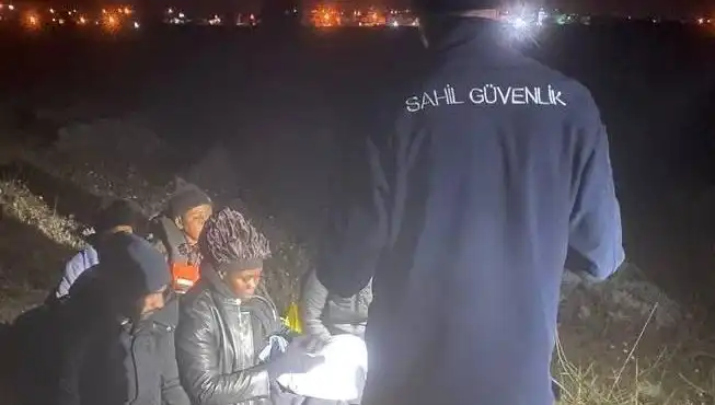 İzmir'de Düzensiz Göçmen Operasyonu: 7 Kişi Yakalandı