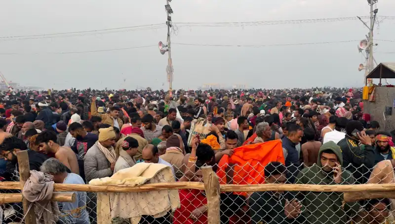 Hindistan'daki Dini Festivalde İzdiham: 6 Kişi Hayatını Kaybetti