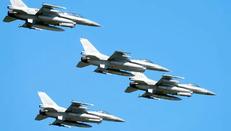 ABD, Ukraynalı Pilotları 310 Milyon Dolarla F-16 Uçuş Eğitimi İçin Eğitecek